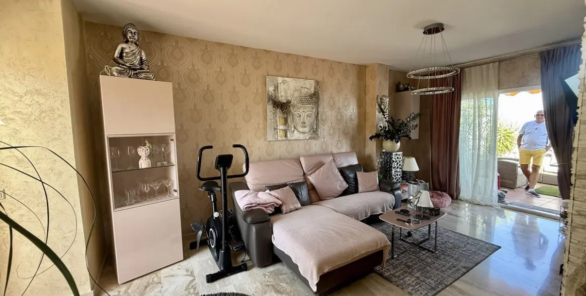 Sale of penthouse in Calahonda 8