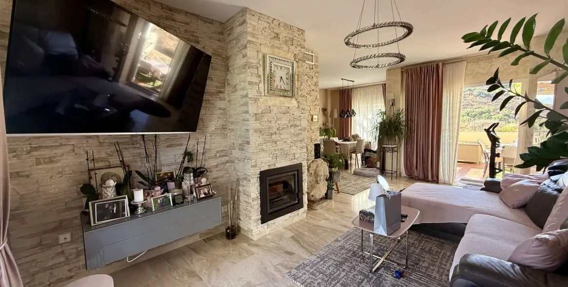 Sale of penthouse in Calahonda 9