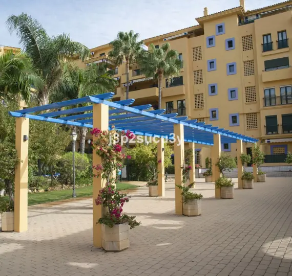 Продажа апартаментов на среднем этаже в Marbella