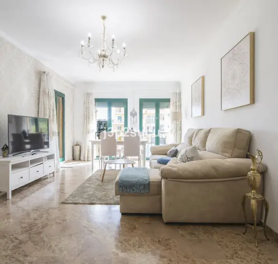 Продажа апартаментов на среднем этаже в Marbella