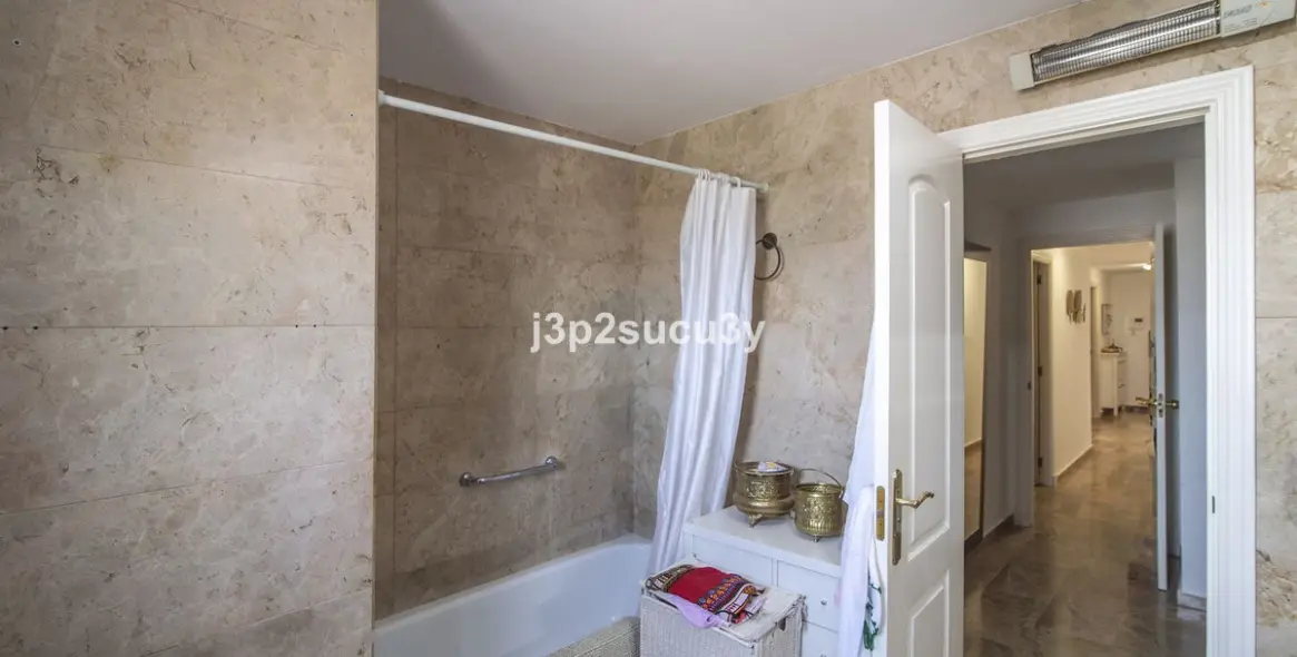 Продажа апартаментов на среднем этаже в Marbella 18