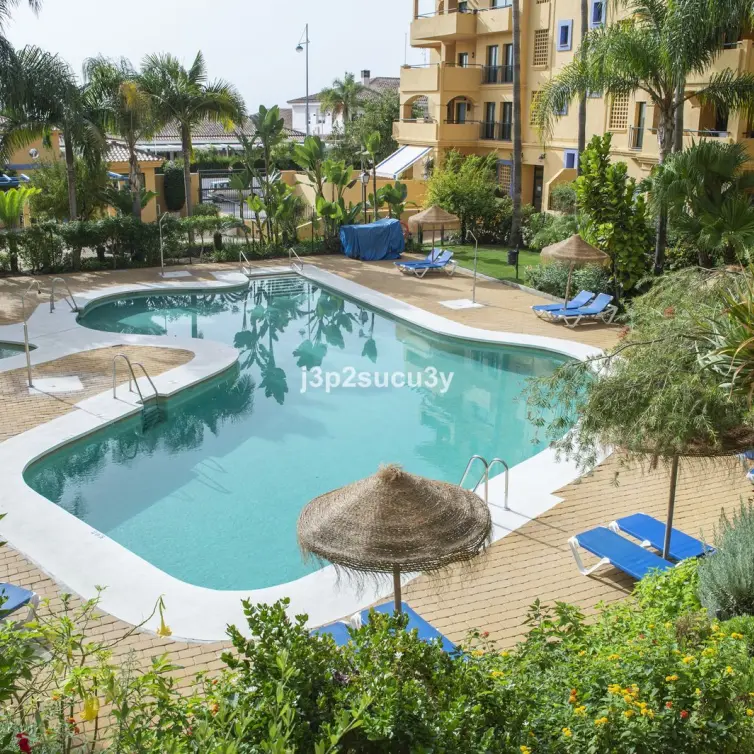 Sale of middle floor apartment in Marbella