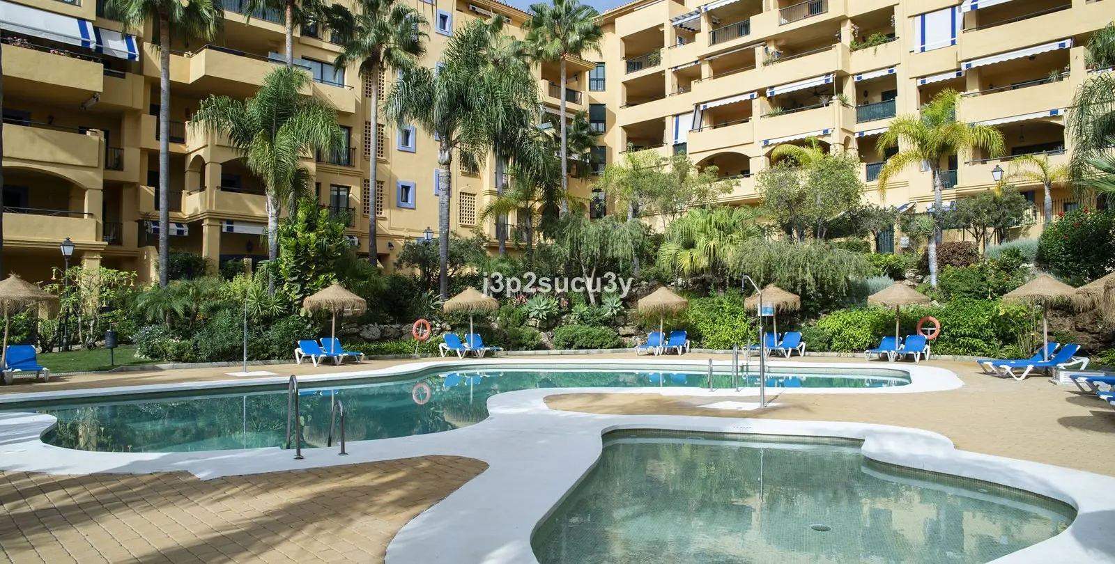 Sale of middle floor apartment in Marbella 2