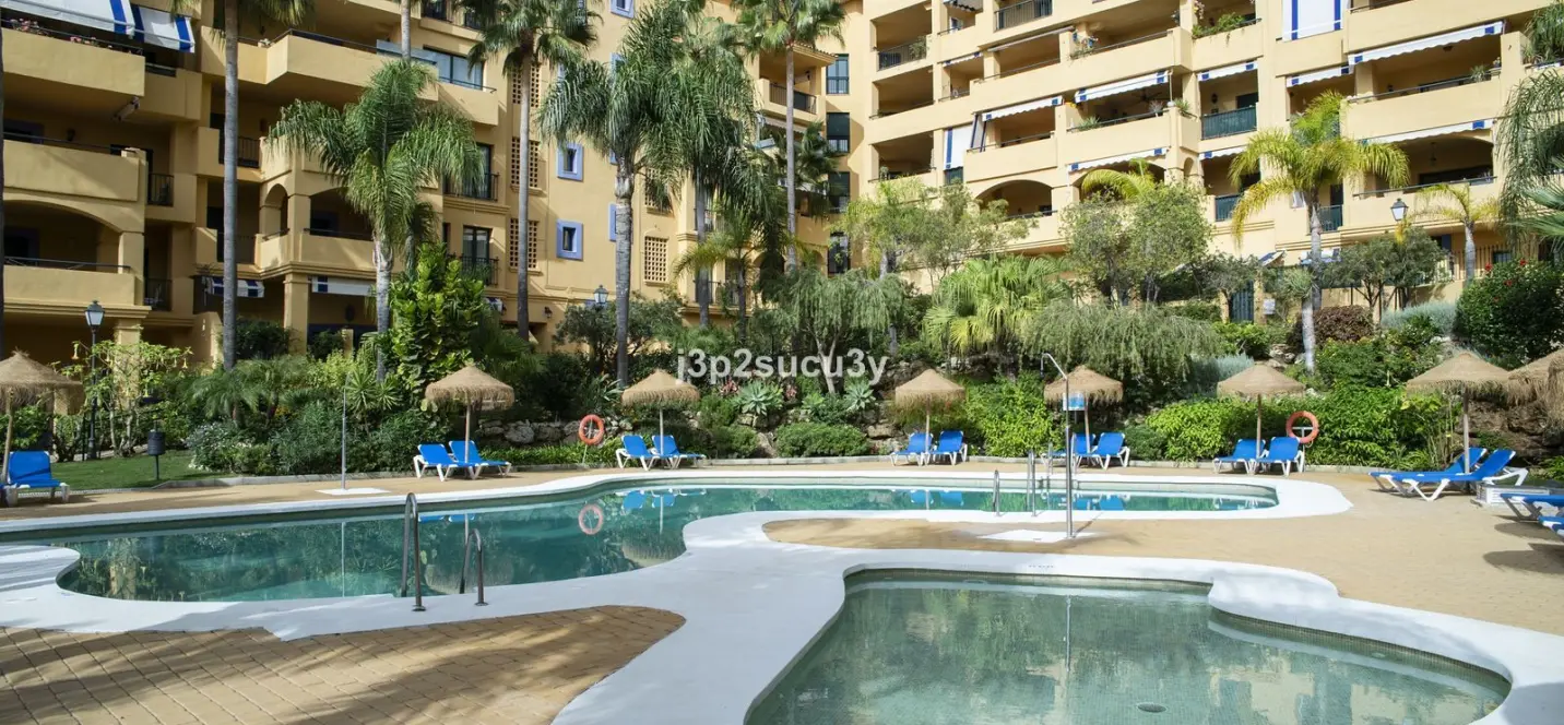 Sale of middle floor apartment in Marbella 1