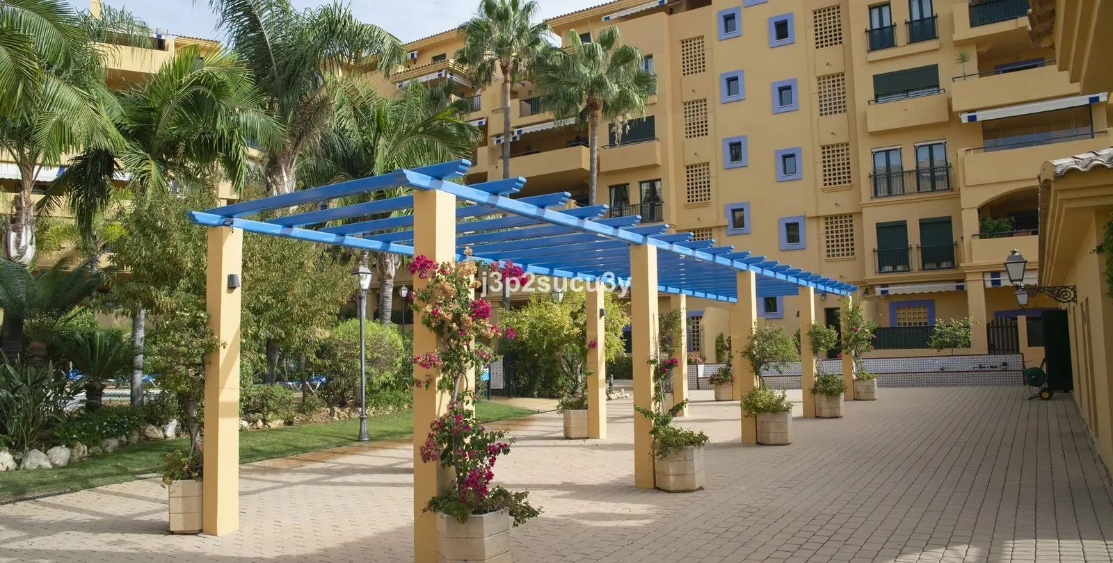 Sale of middle floor apartment in Marbella 3