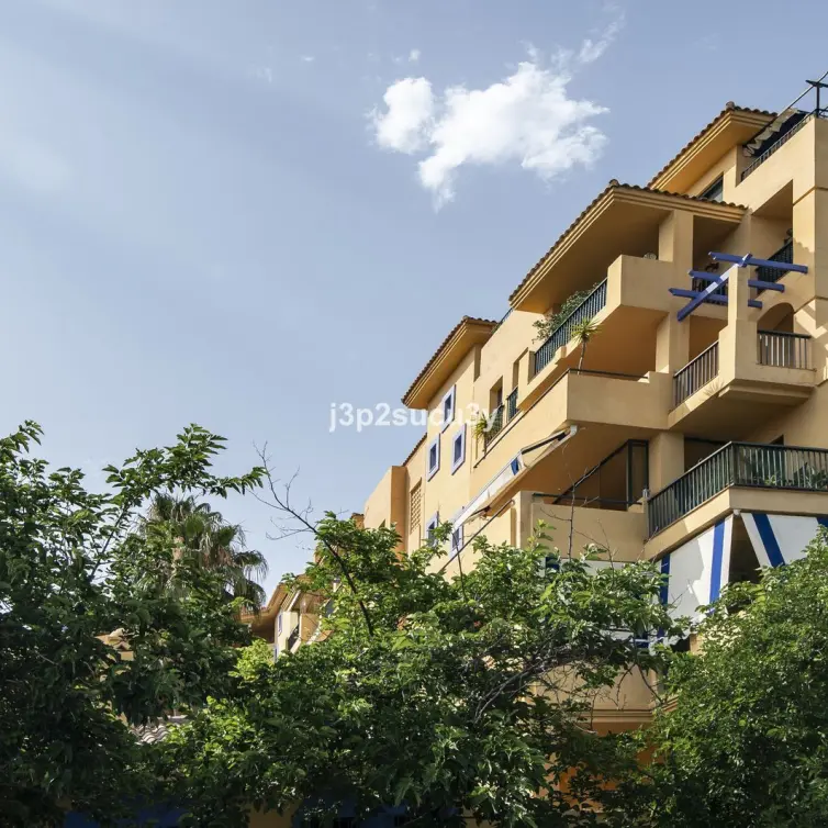 Sale of middle floor apartment in Marbella