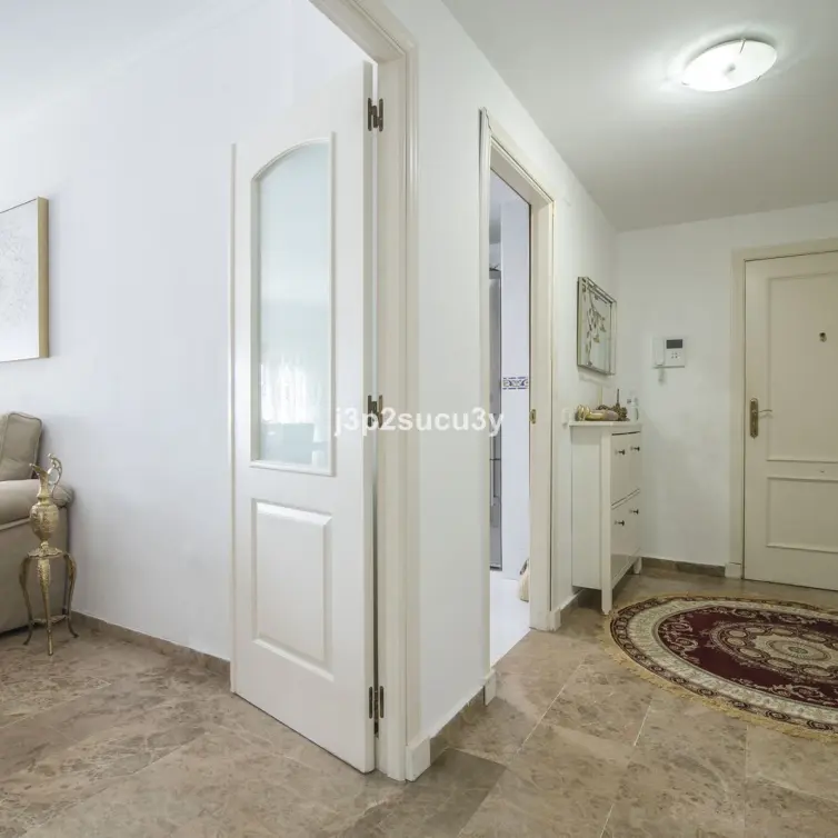 Sale of middle floor apartment in Marbella