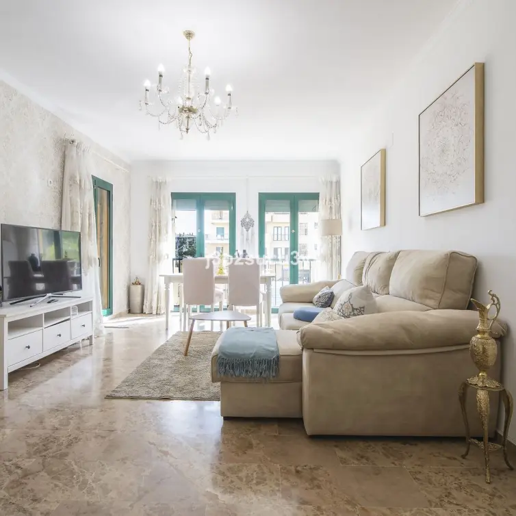 Sale of middle floor apartment in Marbella