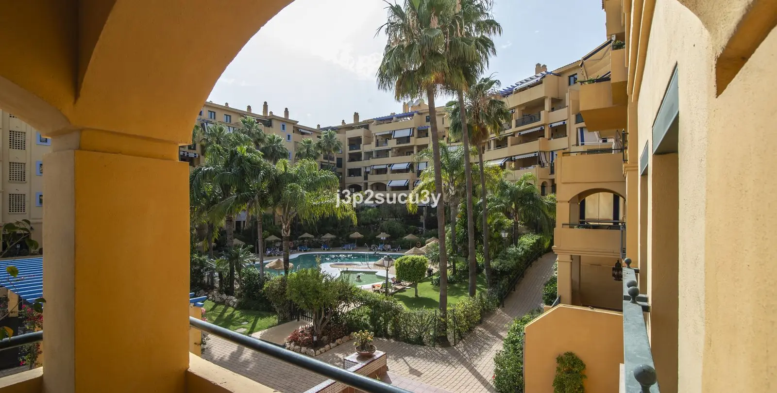 Sale of middle floor apartment in Marbella 13