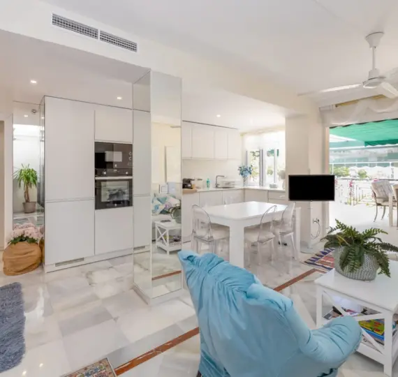 Sale of middle floor apartment in Nueva Andalucía