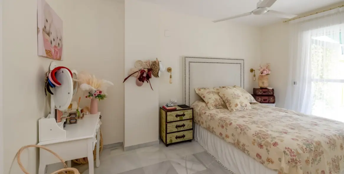 Sale of middle floor apartment in Nueva Andalucía 4
