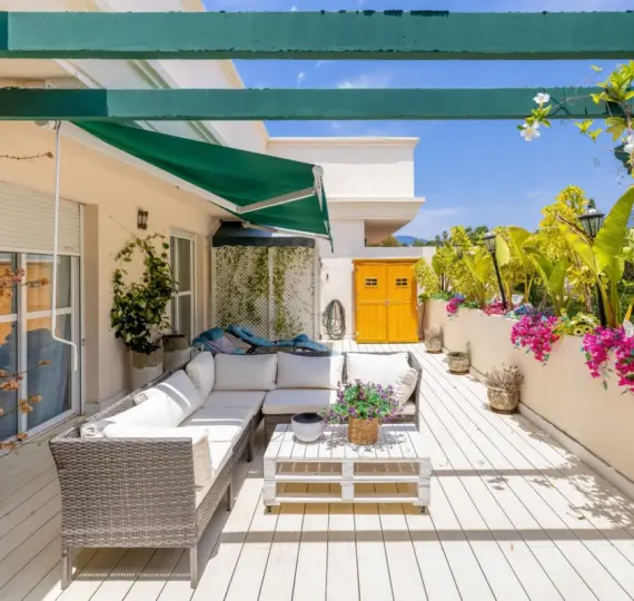 Sale of middle floor apartment in Nueva Andalucía