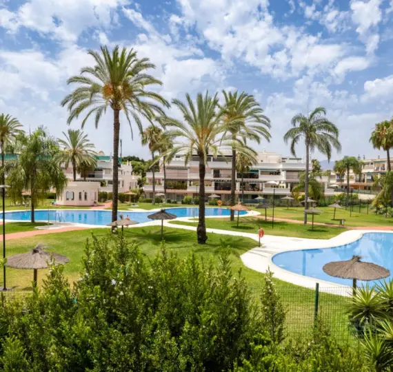 Sale of middle floor apartment in Nueva Andalucía