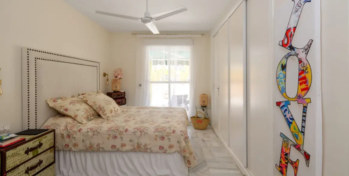 Sale of middle floor apartment in Nueva Andalucía 12