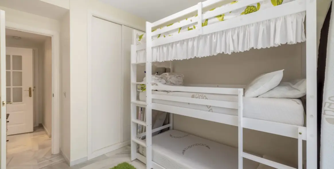 Sale of middle floor apartment in Nueva Andalucía 18