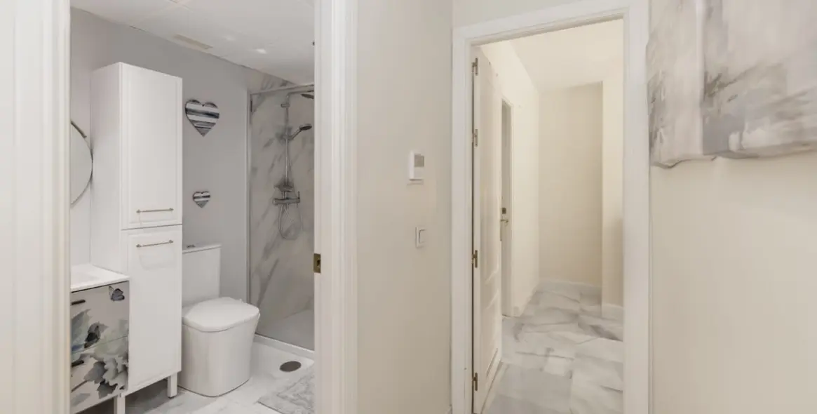 Sale of middle floor apartment in Nueva Andalucía 19