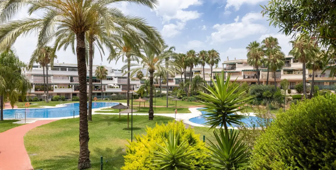 Sale of middle floor apartment in Nueva Andalucía 34