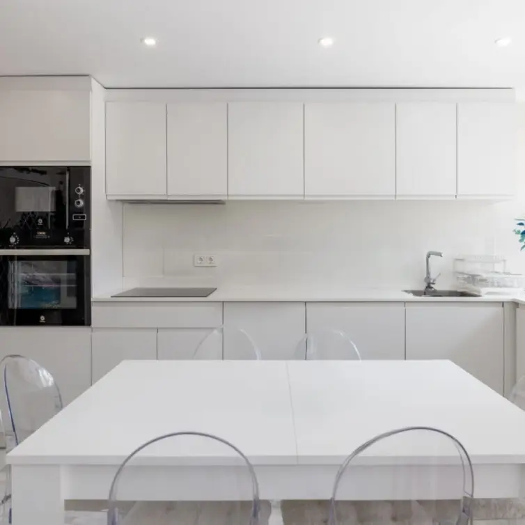 Sale of middle floor apartment in Nueva Andalucía