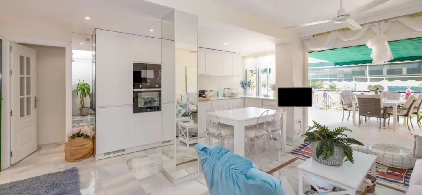 Sale of middle floor apartment in Nueva Andalucía 2