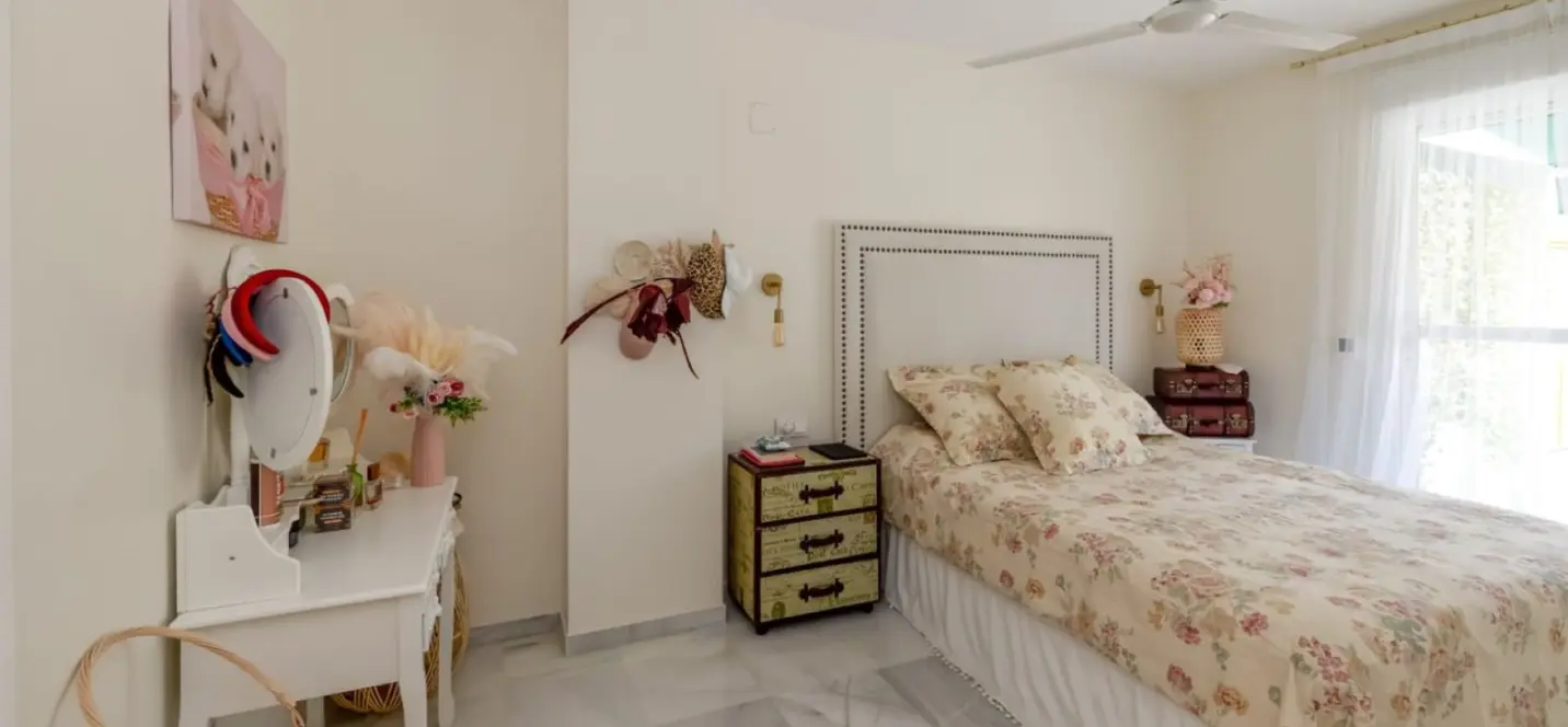 Sale of middle floor apartment in Nueva Andalucía 3