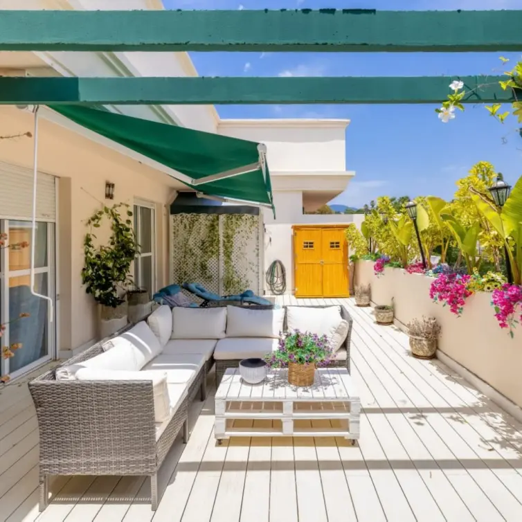 Sale of middle floor apartment in Nueva Andalucía
