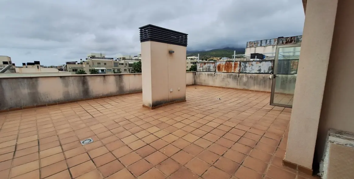 Sale of penthouse in El Pinillo 31