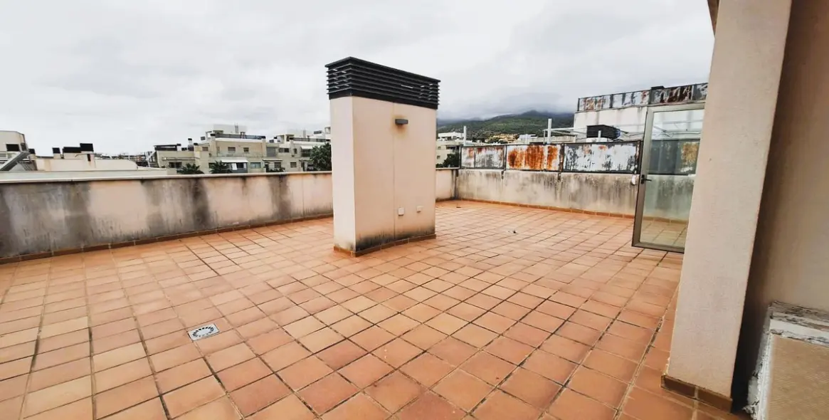 Sale of penthouse in El Pinillo 40