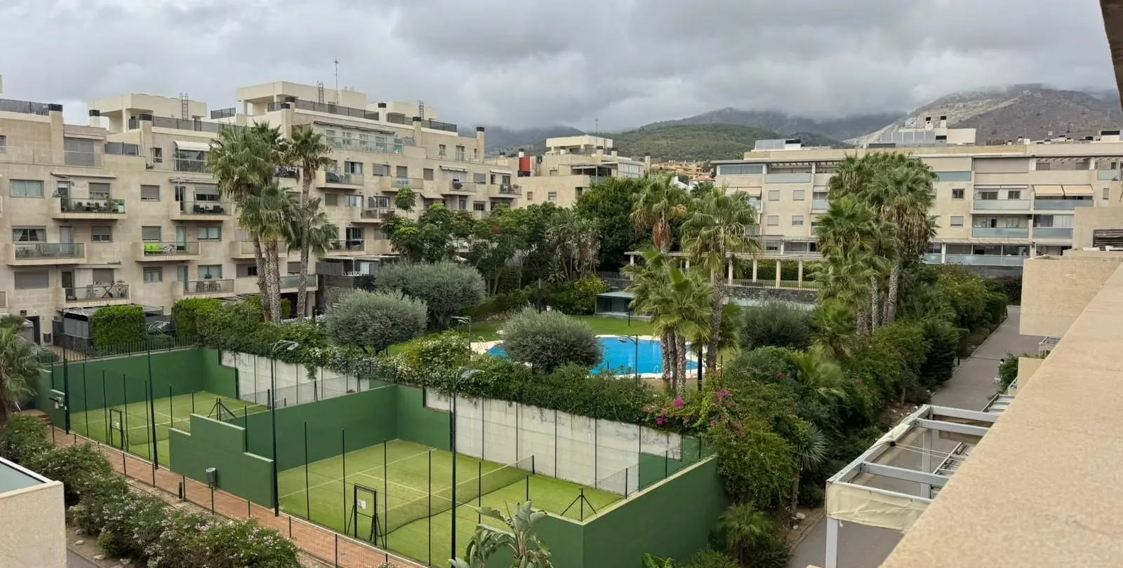 Sale of penthouse in El Pinillo 2