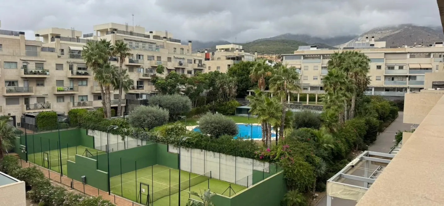 Sale of penthouse in El Pinillo 1