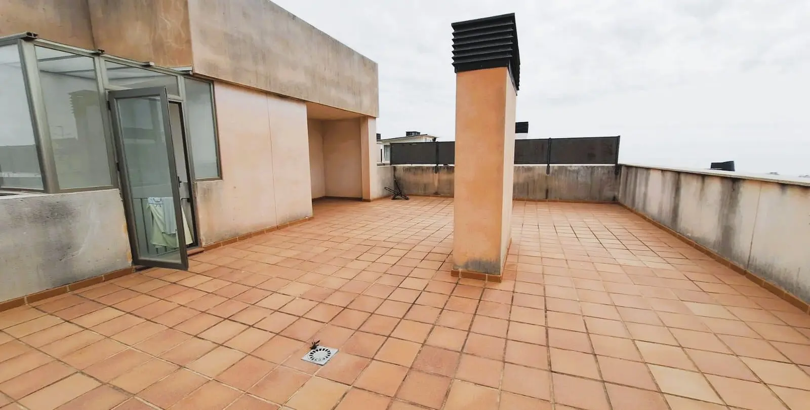 Sale of penthouse in El Pinillo 8