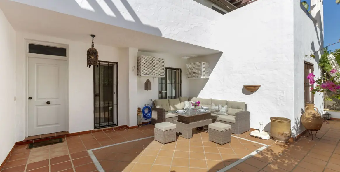 Sale of ground floor apartment in Nueva Andalucía 2