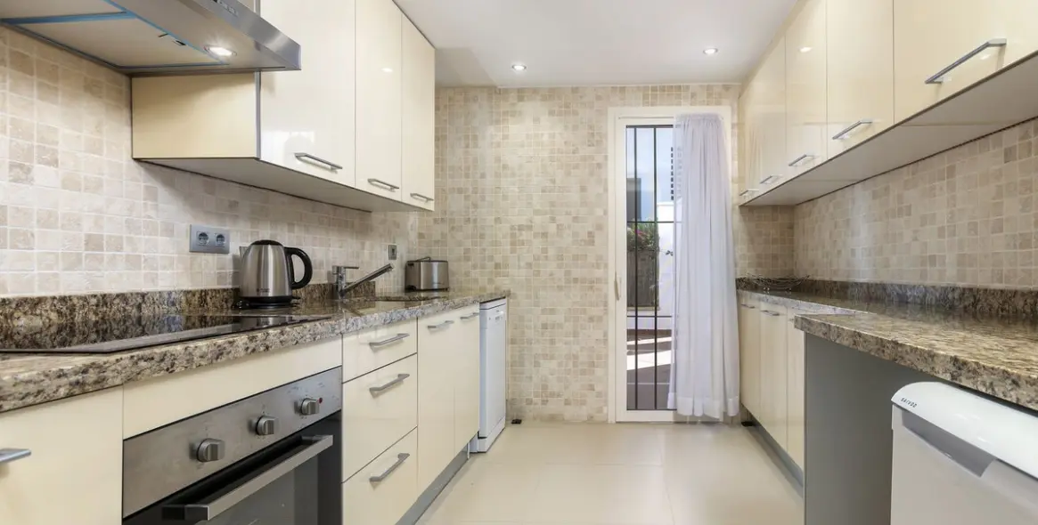 Sale of ground floor apartment in Nueva Andalucía 4