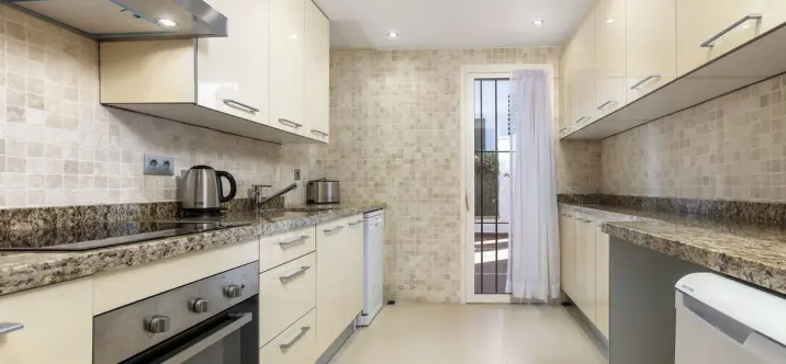 Venta de apartamento en planta baja en Nueva Andalucía 3