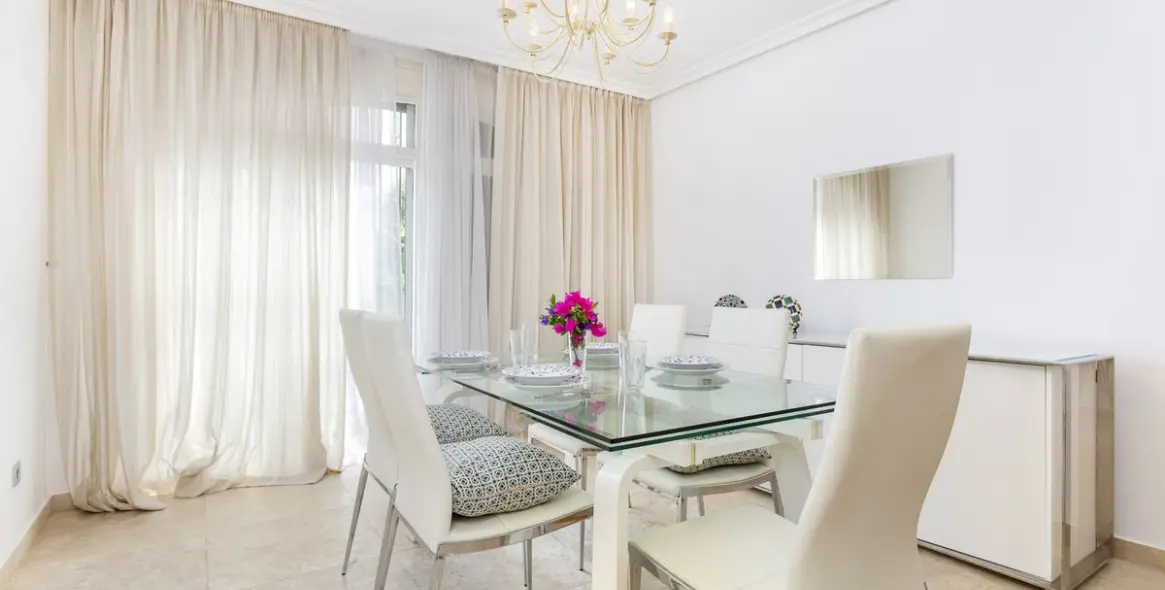 Sale of ground floor apartment in Nueva Andalucía 5