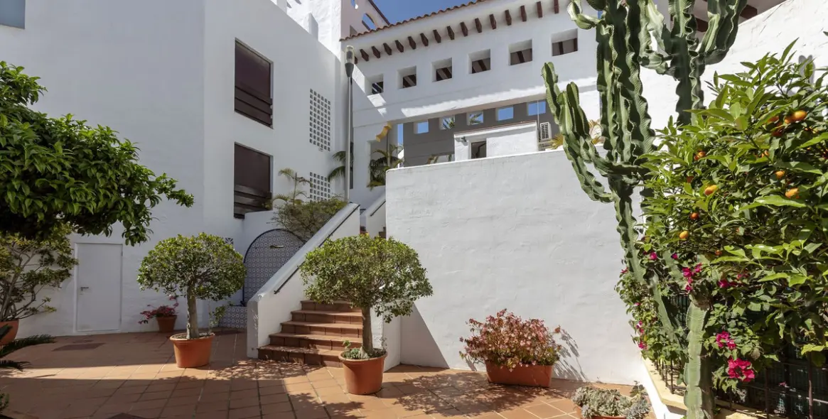 Sale of ground floor apartment in Nueva Andalucía 12