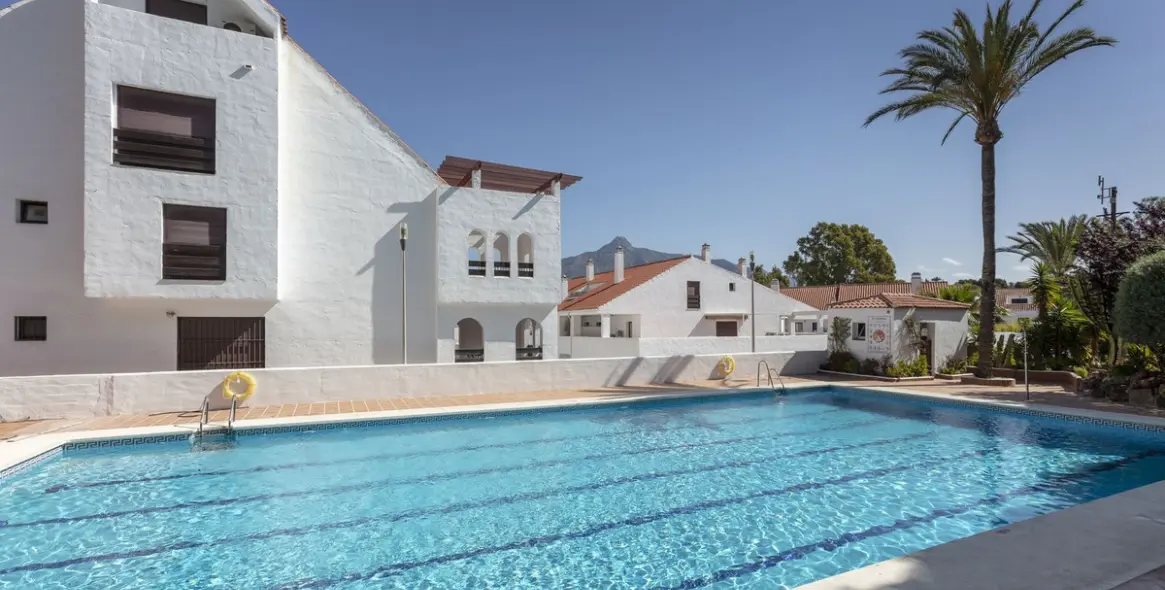 Sale of ground floor apartment in Nueva Andalucía 13