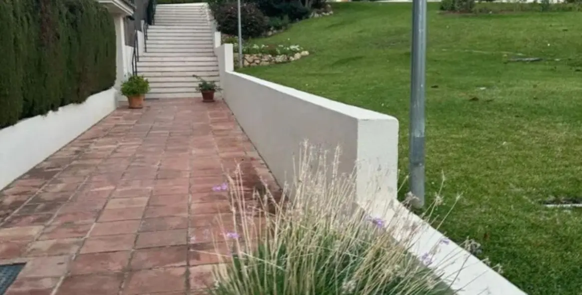 Sale of ground floor apartment in Nueva Andalucía 10