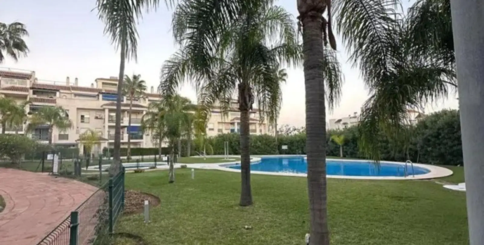 Venta de apartamento en planta baja en Nueva Andalucía 15