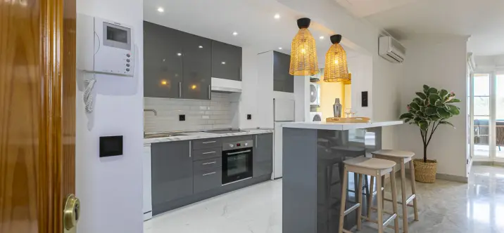 Sale of middle floor apartment in Nueva Andalucía 3