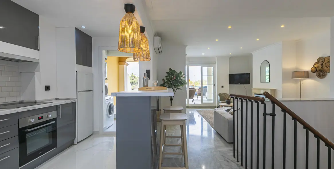 Venta de apartamento en planta media en Nueva Andalucía 5