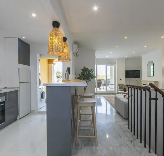 Sale of middle floor apartment in Nueva Andalucía