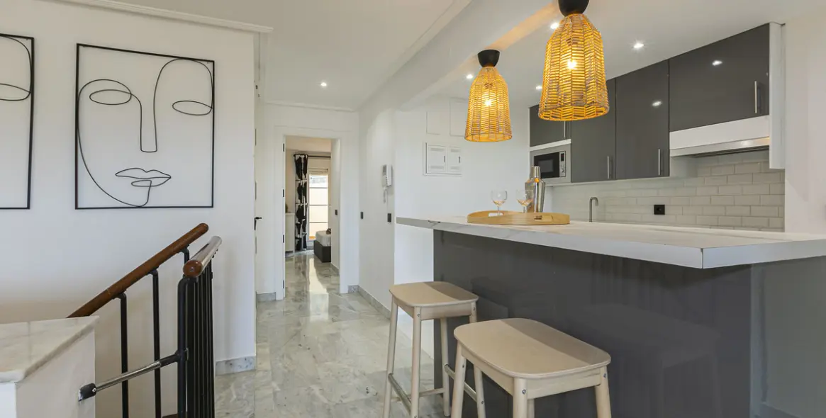 Venta de apartamento en planta media en Nueva Andalucía 9