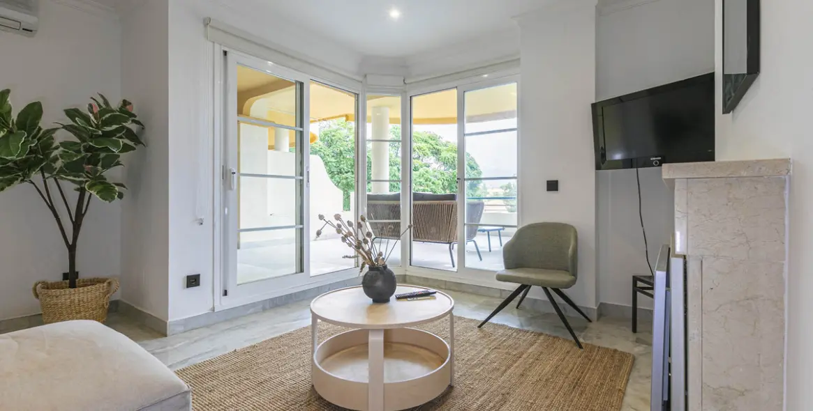 Venta de apartamento en planta media en Nueva Andalucía 15