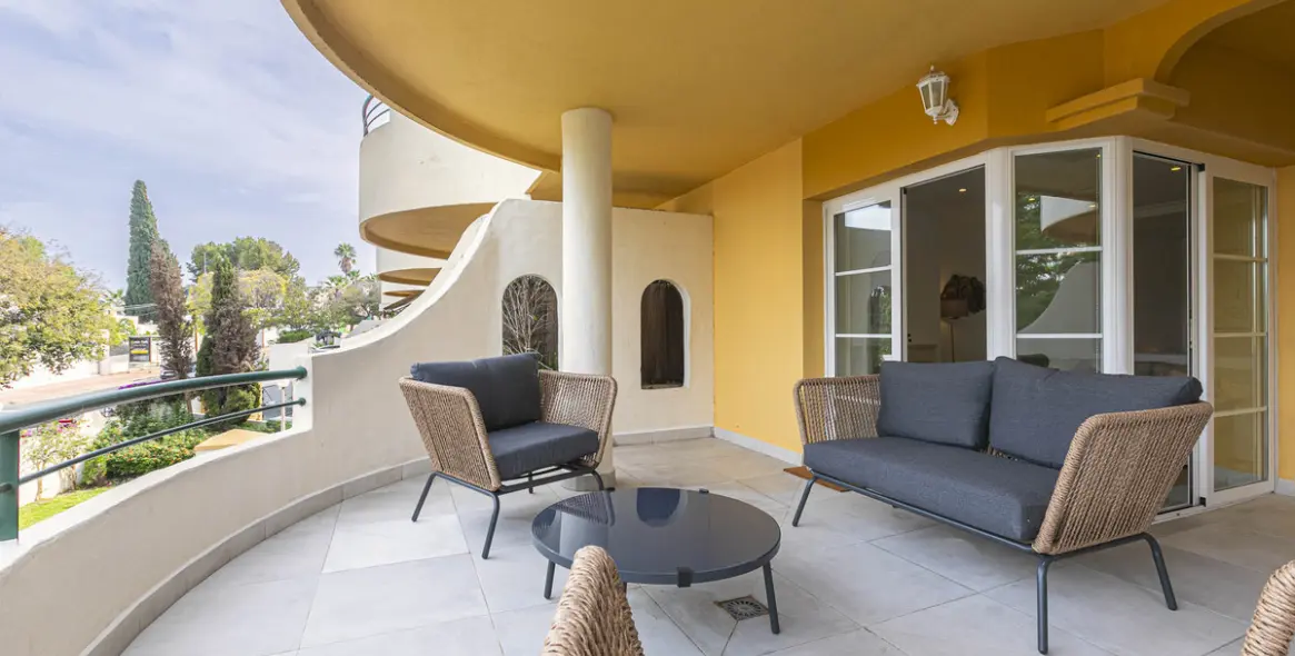 Venta de apartamento en planta media en Nueva Andalucía 17