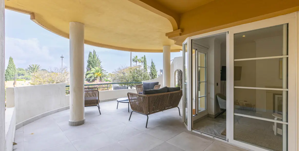 Venta de apartamento en planta media en Nueva Andalucía 19