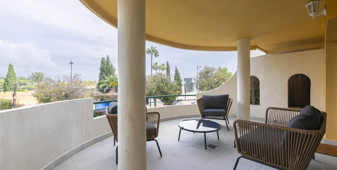 Sale of middle floor apartment in Nueva Andalucía 22