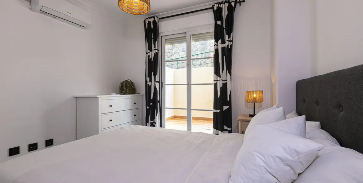 Sale of middle floor apartment in Nueva Andalucía 28