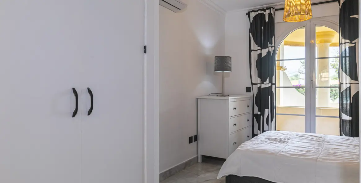 Sale of middle floor apartment in Nueva Andalucía 33