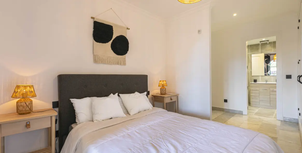 Sale of middle floor apartment in Nueva Andalucía 35