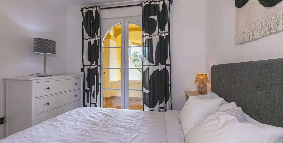 Sale of middle floor apartment in Nueva Andalucía 36